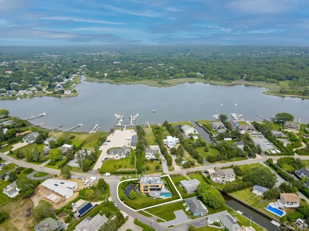 8 Middle Pond Lane Southampton NY 11968