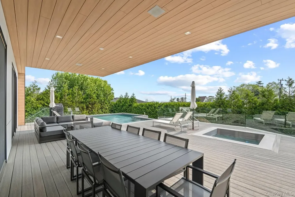 8 Middle Pond Lane Southampton NY 11968