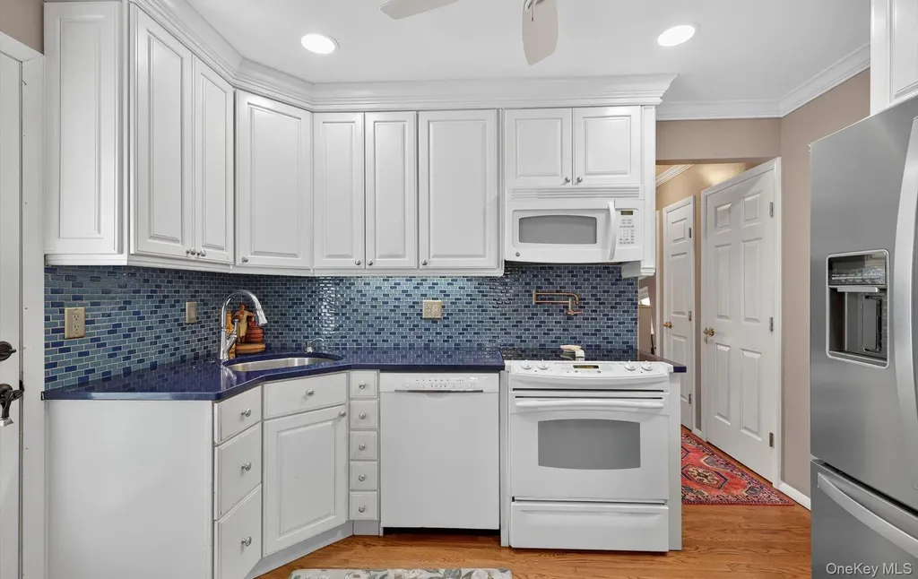 82 Middlesex Avenue Oakdale NY 11769
