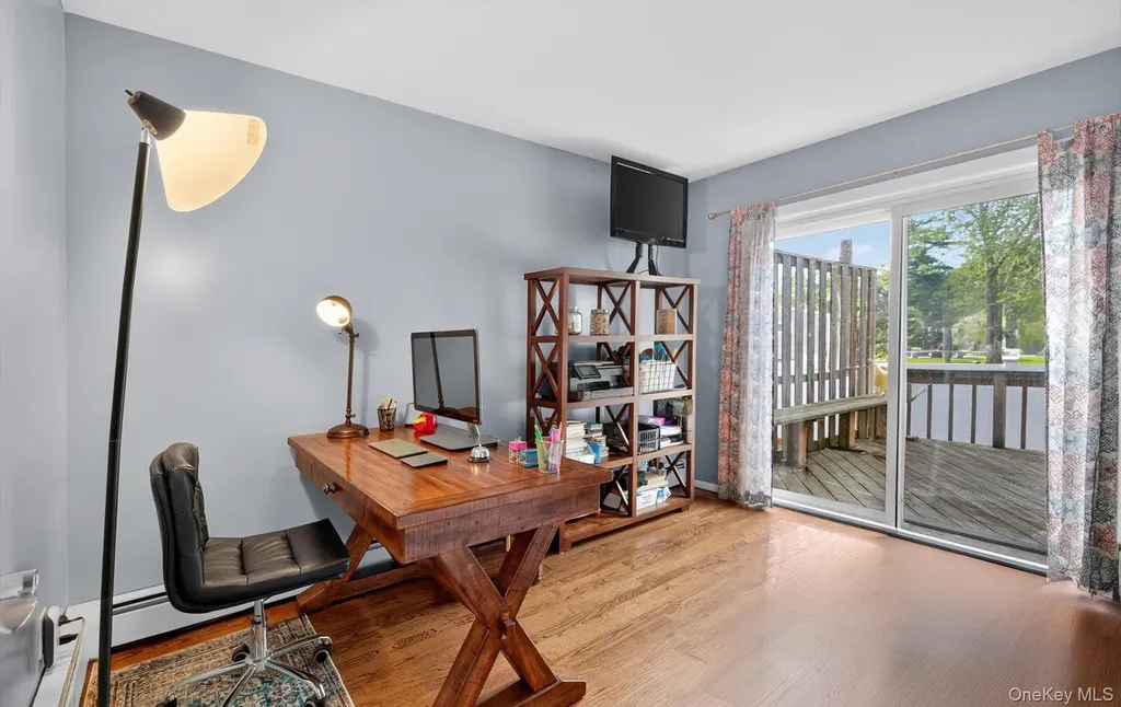 82 Middlesex Avenue Oakdale NY 11769