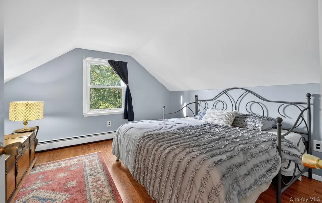 82 Middlesex Avenue Oakdale NY 11769