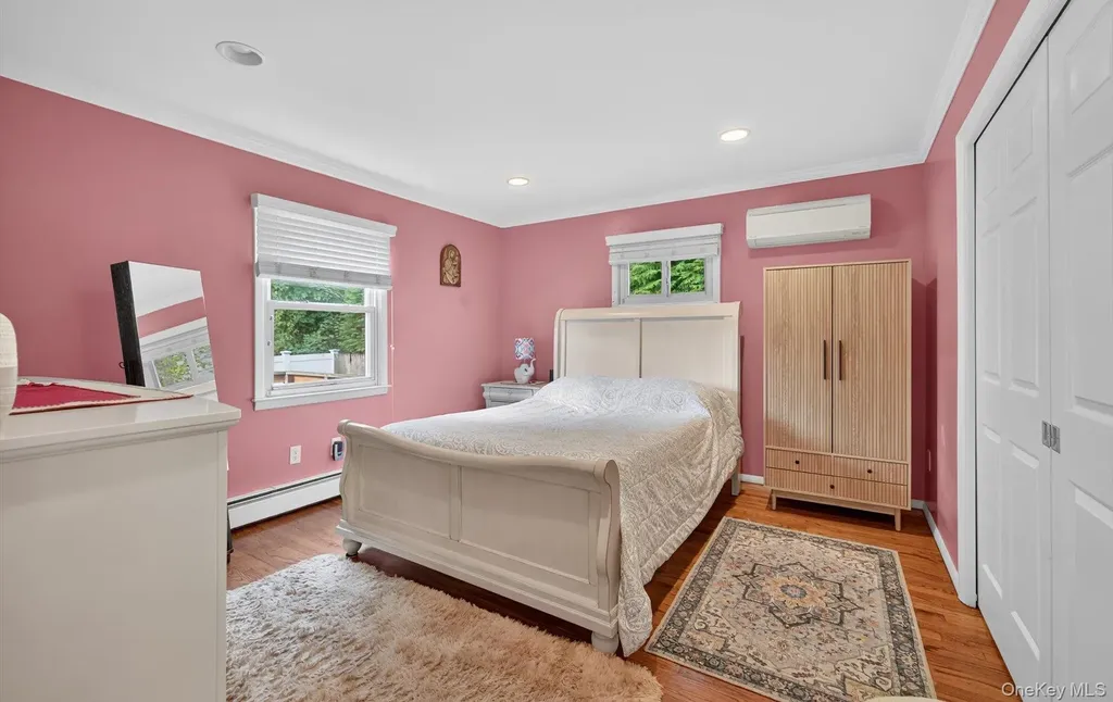 82 Middlesex Avenue Oakdale NY 11769
