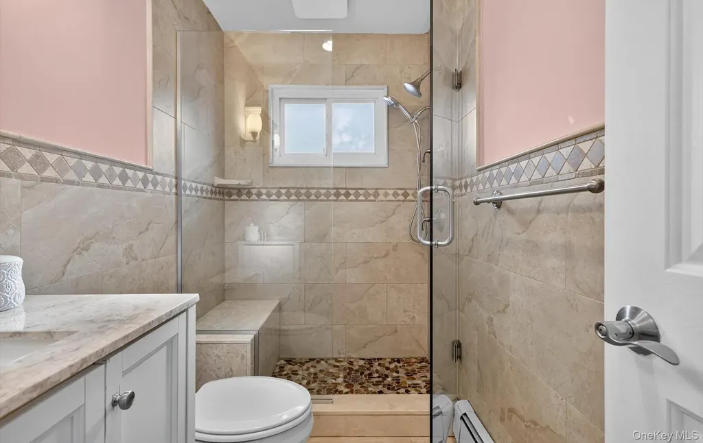 82 Middlesex Avenue Oakdale NY 11769