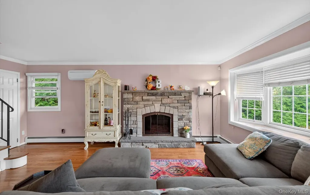 82 Middlesex Avenue Oakdale NY 11769
