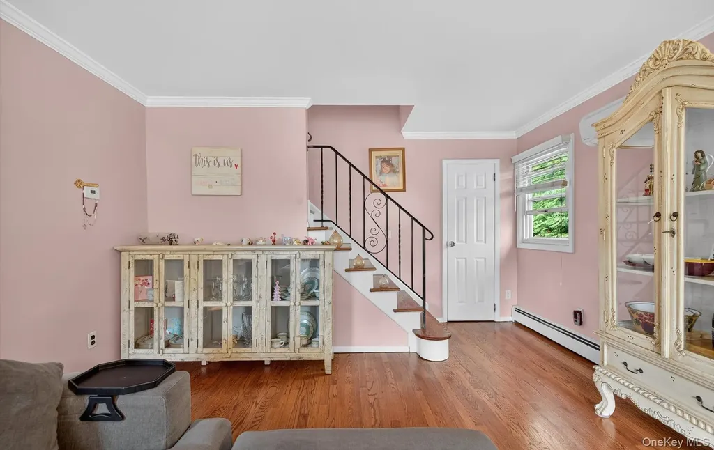 82 Middlesex Avenue Oakdale NY 11769
