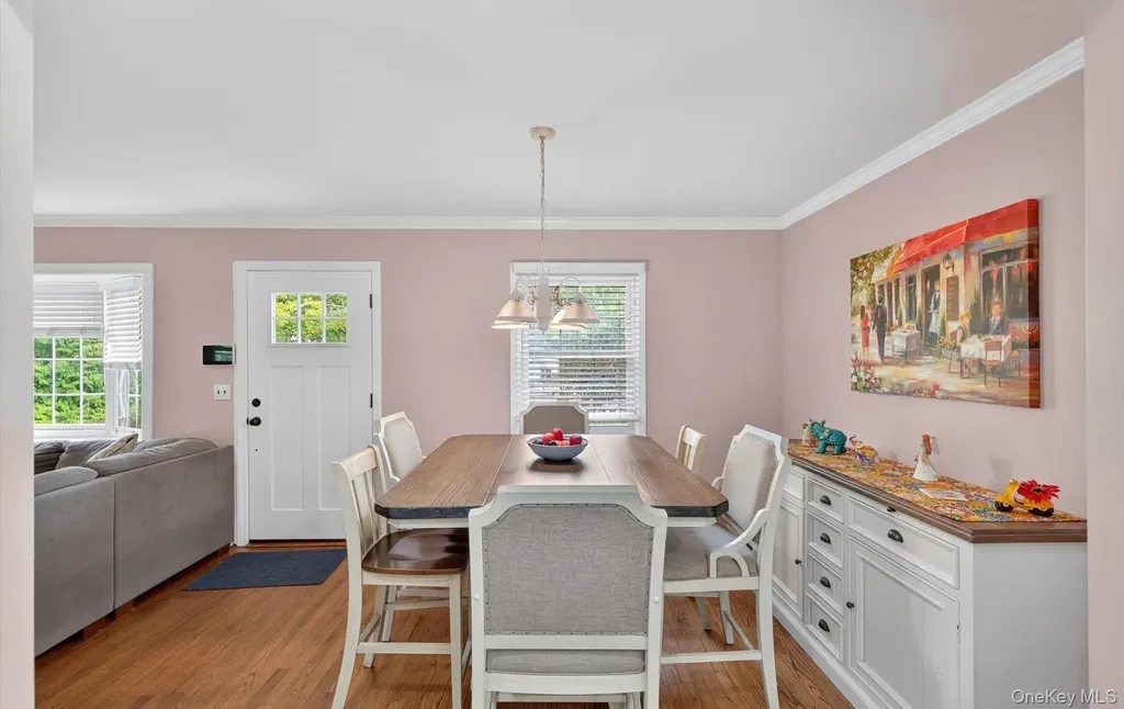 82 Middlesex Avenue Oakdale NY 11769