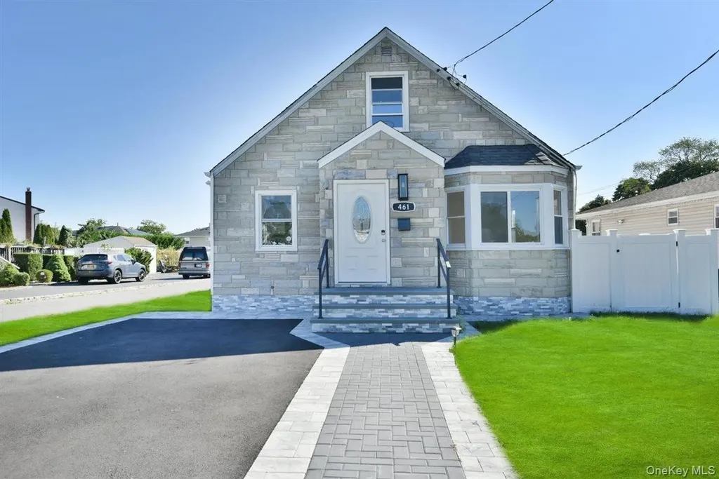 461 Pinebrook Avenue West Hempstead NY 11552