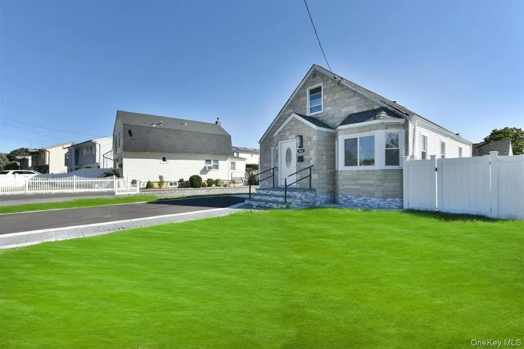 461 Pinebrook Avenue West Hempstead NY 11552