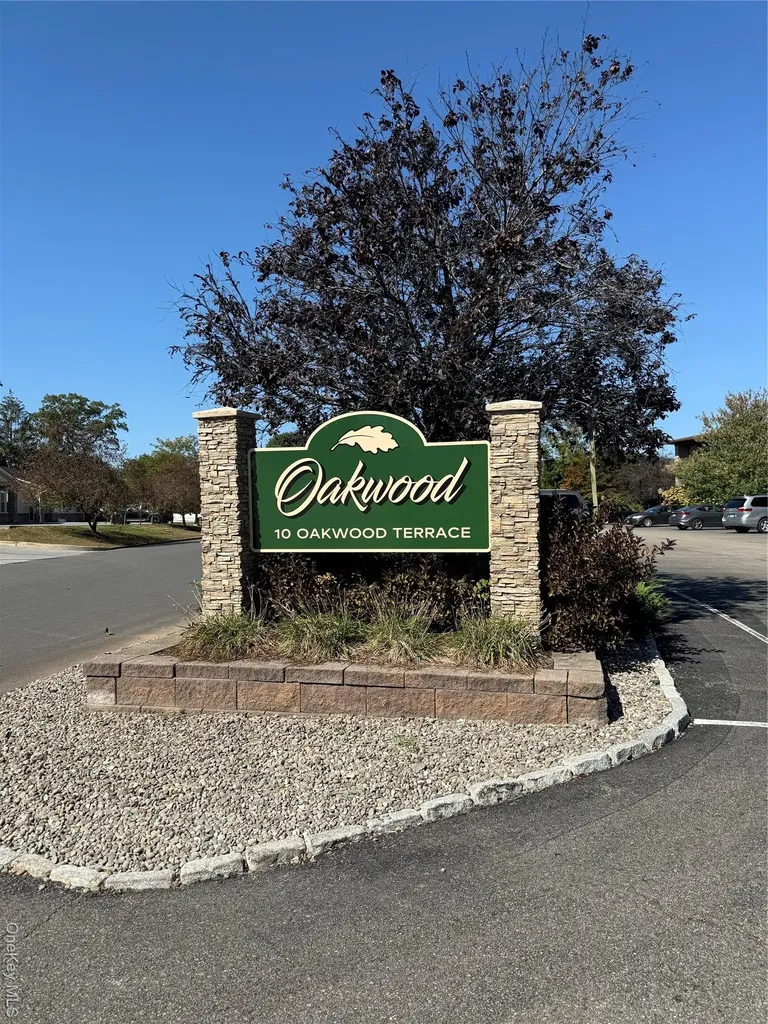 10 Oakwood Terrace New Windsor NY 12553