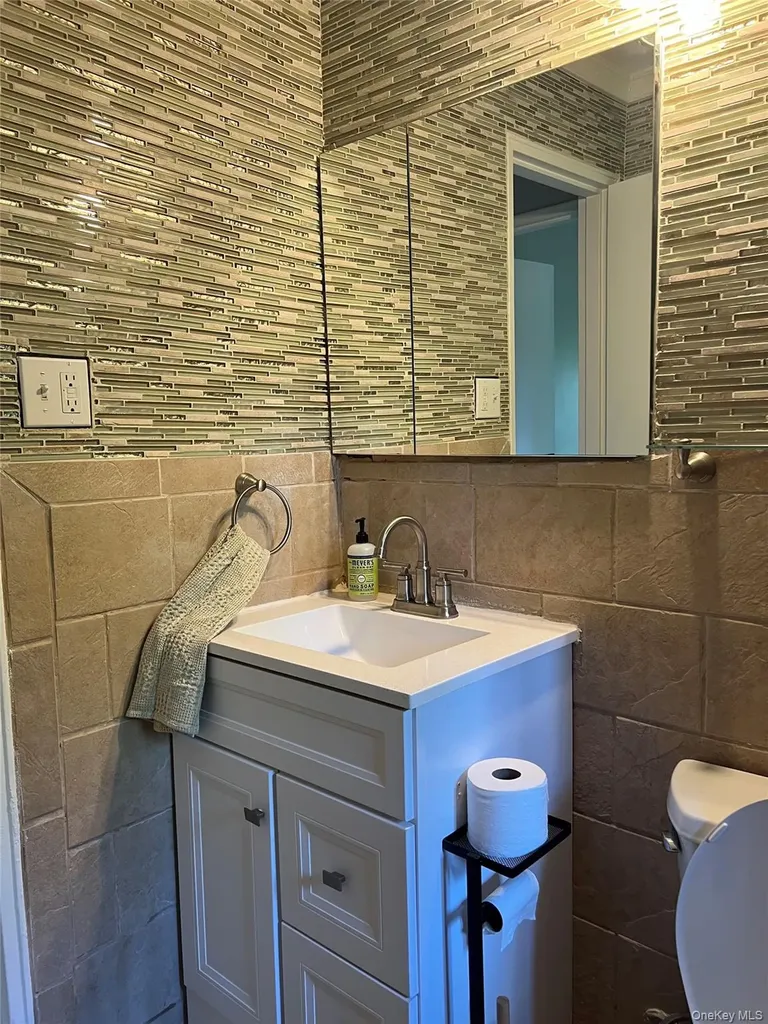10 Oakwood Terrace New Windsor NY 12553