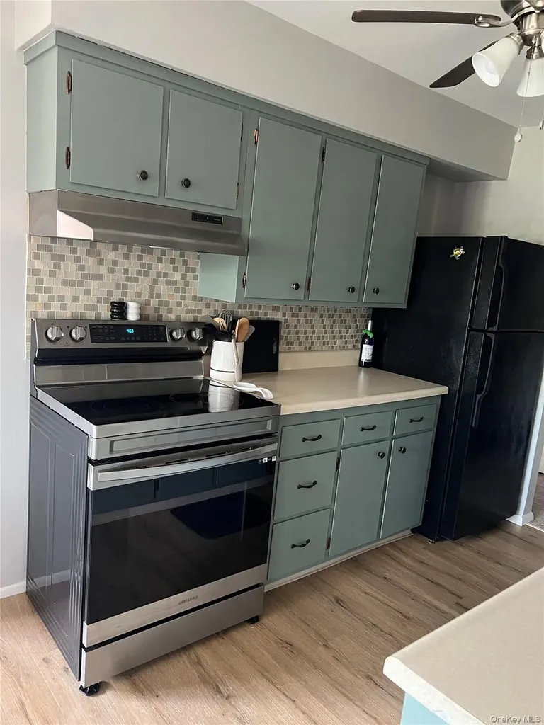 10 Oakwood Terrace New Windsor NY 12553