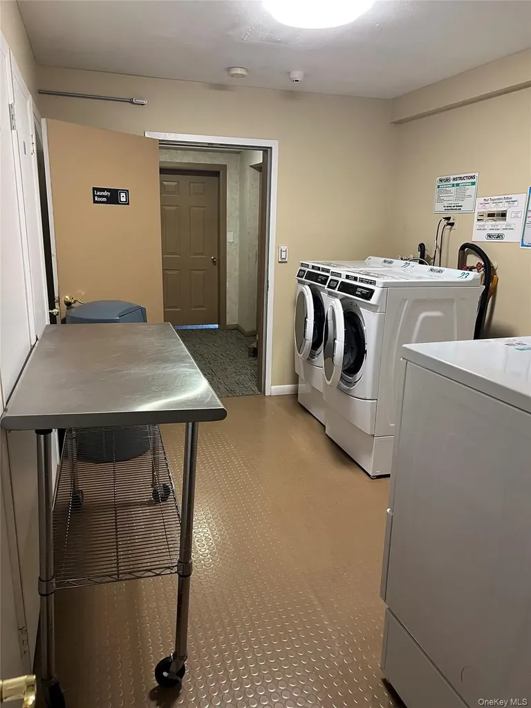 10 Oakwood Terrace New Windsor NY 12553