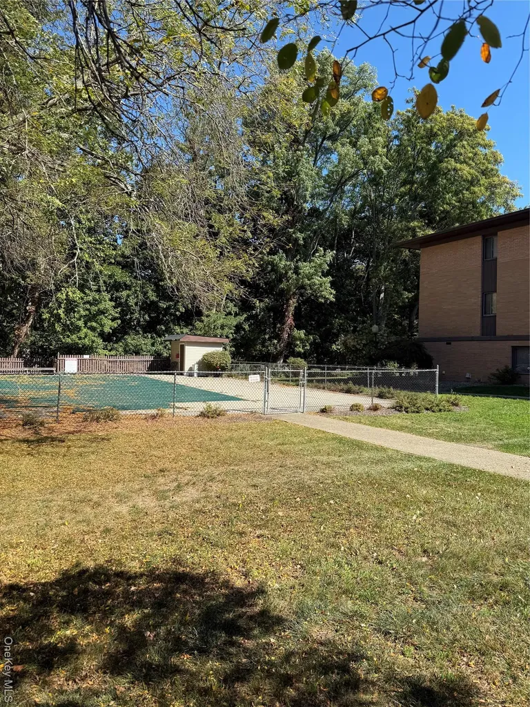 10 Oakwood Terrace New Windsor NY 12553