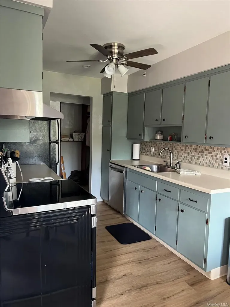 10 Oakwood Terrace New Windsor NY 12553