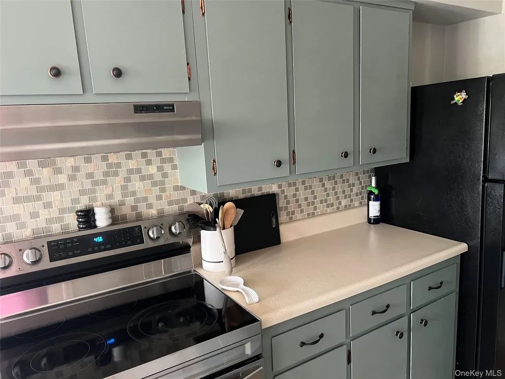 10 Oakwood Terrace New Windsor NY 12553