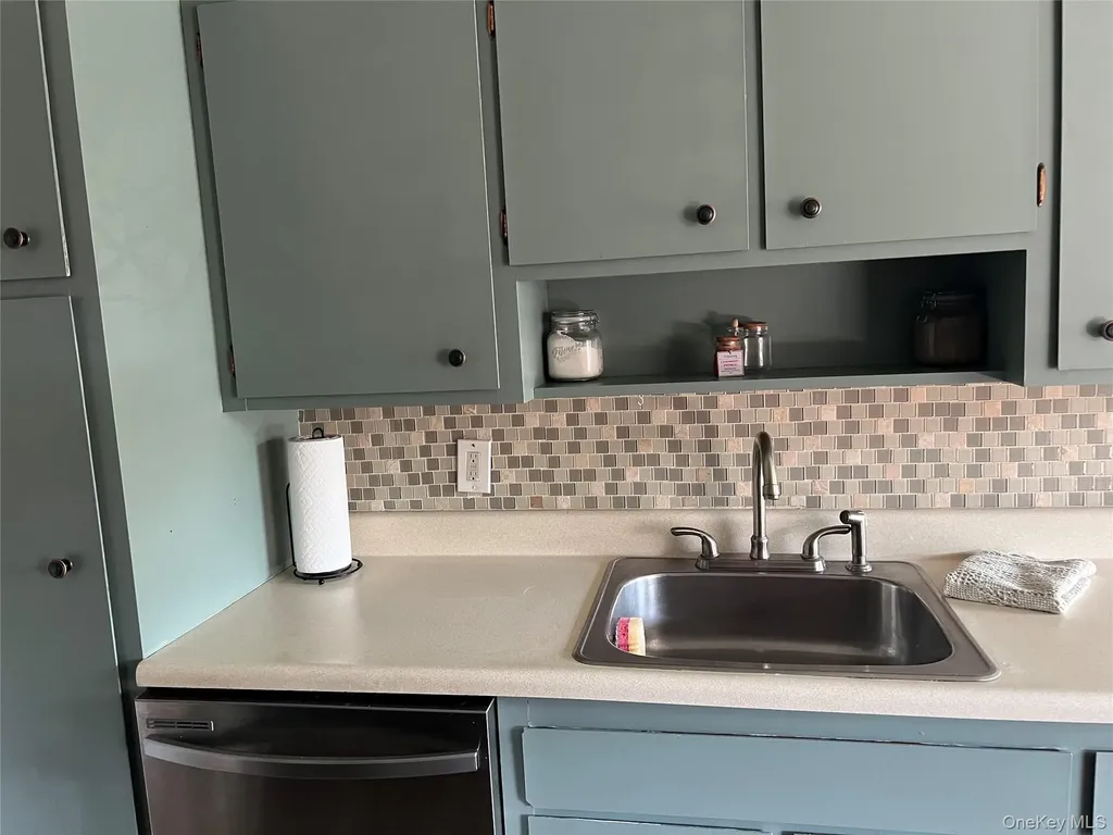 10 Oakwood Terrace New Windsor NY 12553