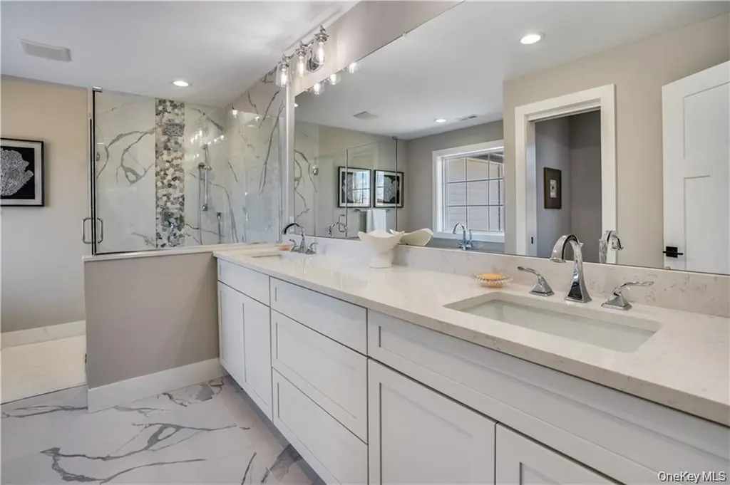 16 Kingwood Lane Poughkeepsie NY 12601