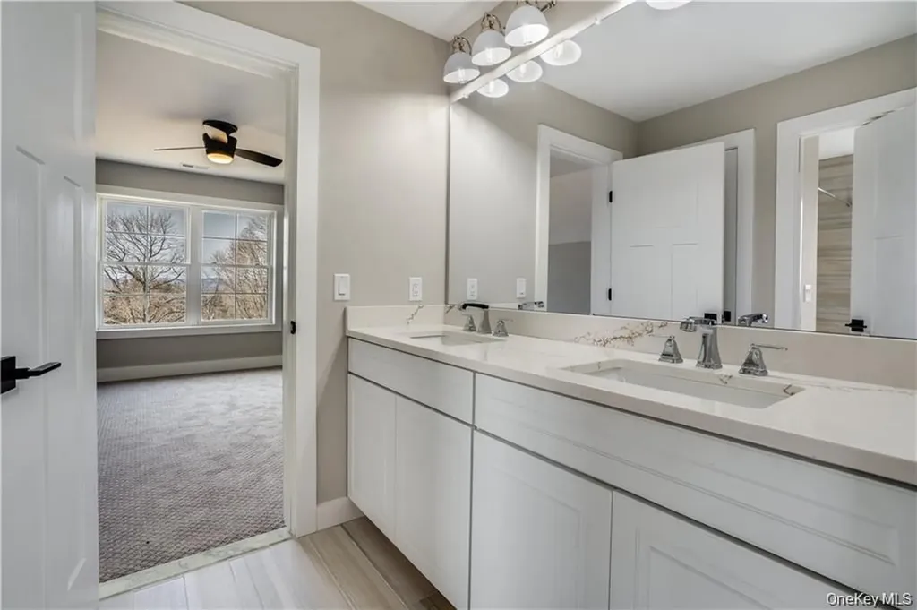 16 Kingwood Lane Poughkeepsie NY 12601