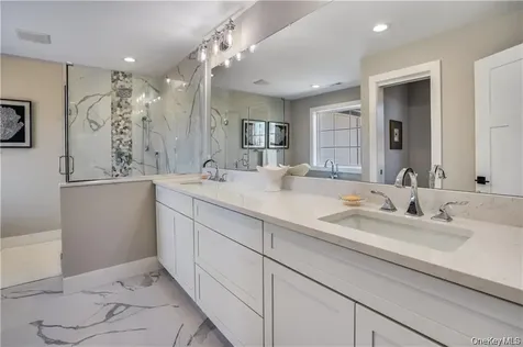 16 Kingwood Lane Poughkeepsie NY 12601