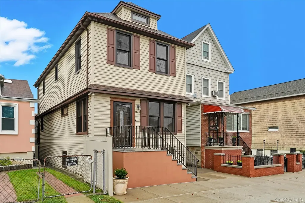 1444 Gillespie Avenue Bronx NY 10461