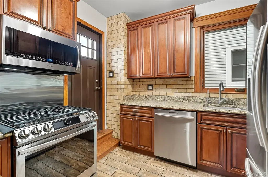 1444 Gillespie Avenue Bronx NY 10461