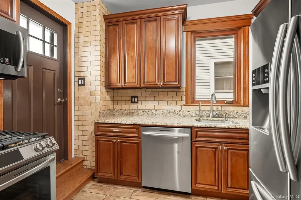 1444 Gillespie Avenue Bronx NY 10461