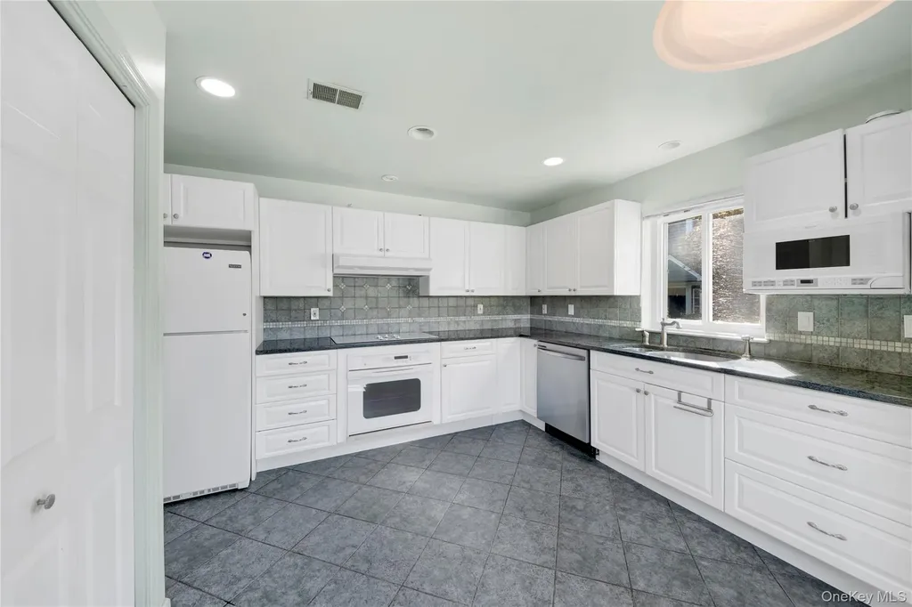 8 Hendrick Hills Peekskill NY 10566