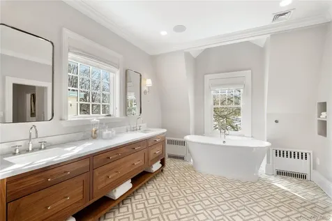 17 Linden Avenue Larchmont NY 10538