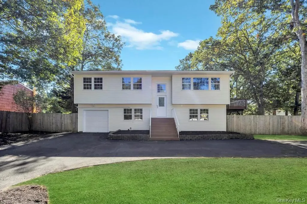 2 Pearl Place Greenlawn NY 11740