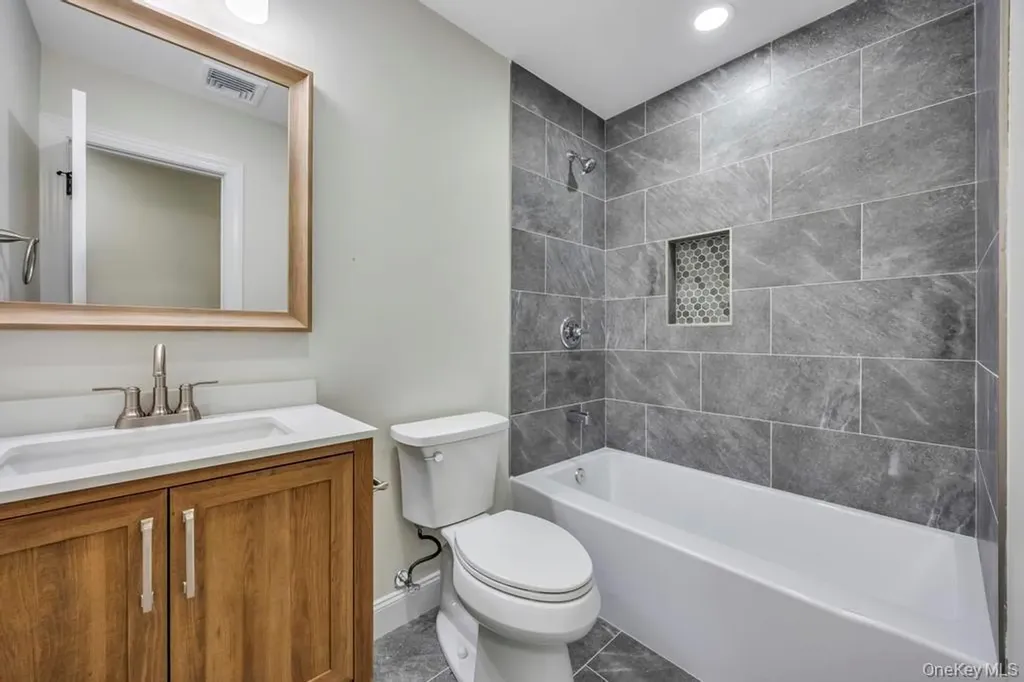 2 Pearl Place Greenlawn NY 11740