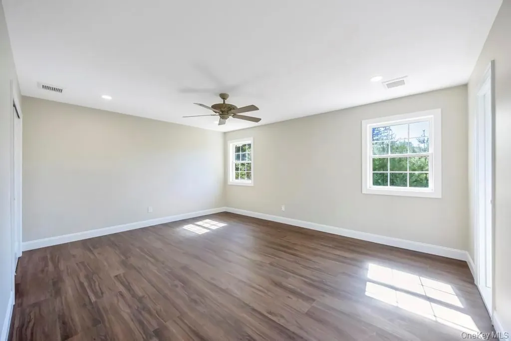 2 Pearl Place Greenlawn NY 11740