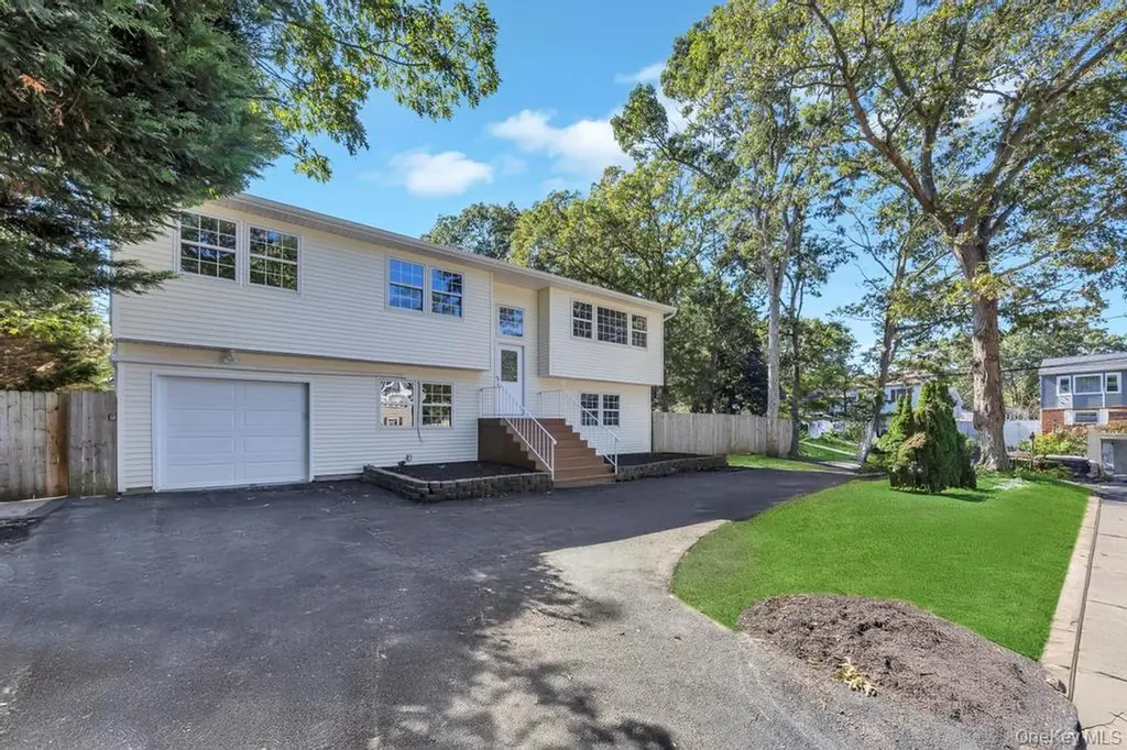 2 Pearl Place Greenlawn NY 11740