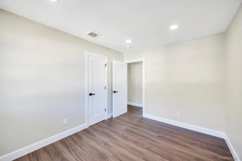 2 Pearl Place Greenlawn NY 11740