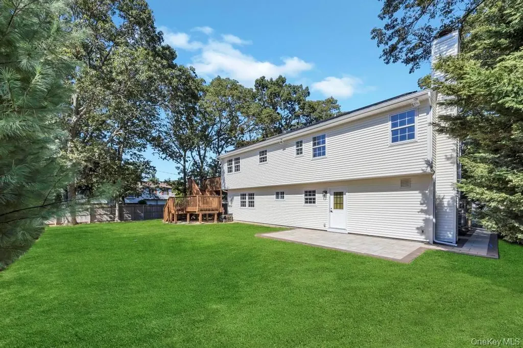 2 Pearl Place Greenlawn NY 11740