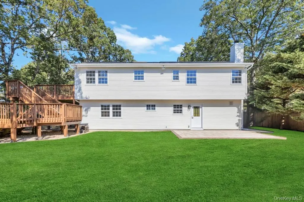 2 Pearl Place Greenlawn NY 11740