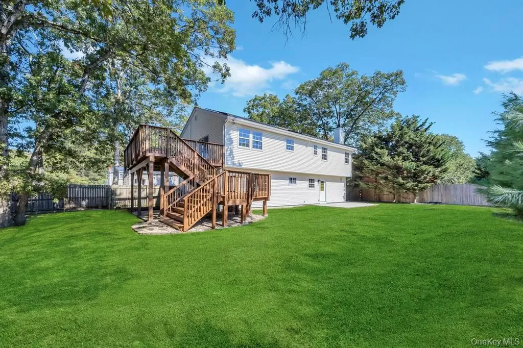 2 Pearl Place Greenlawn NY 11740