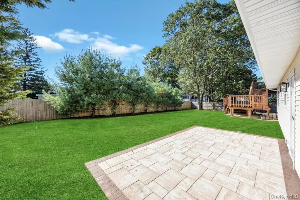 2 Pearl Place Greenlawn NY 11740