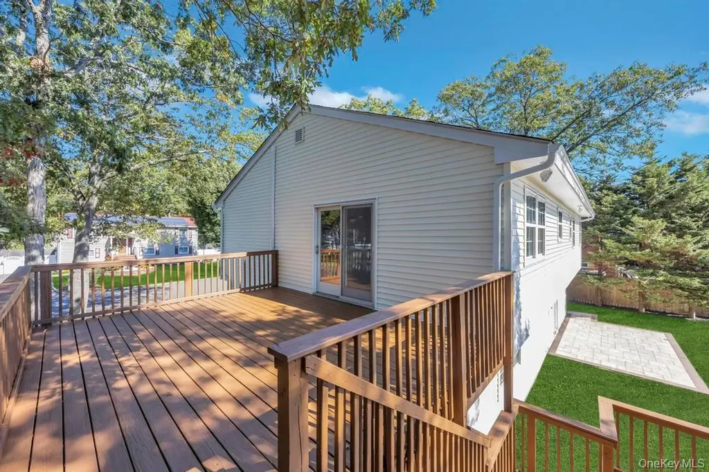 2 Pearl Place Greenlawn NY 11740