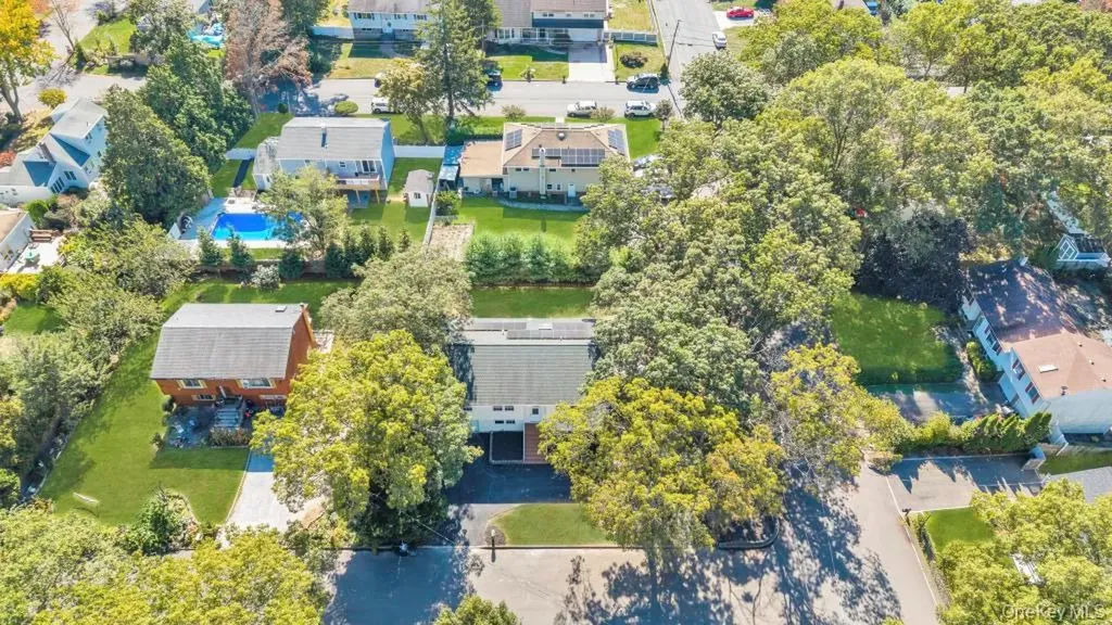 2 Pearl Place Greenlawn NY 11740