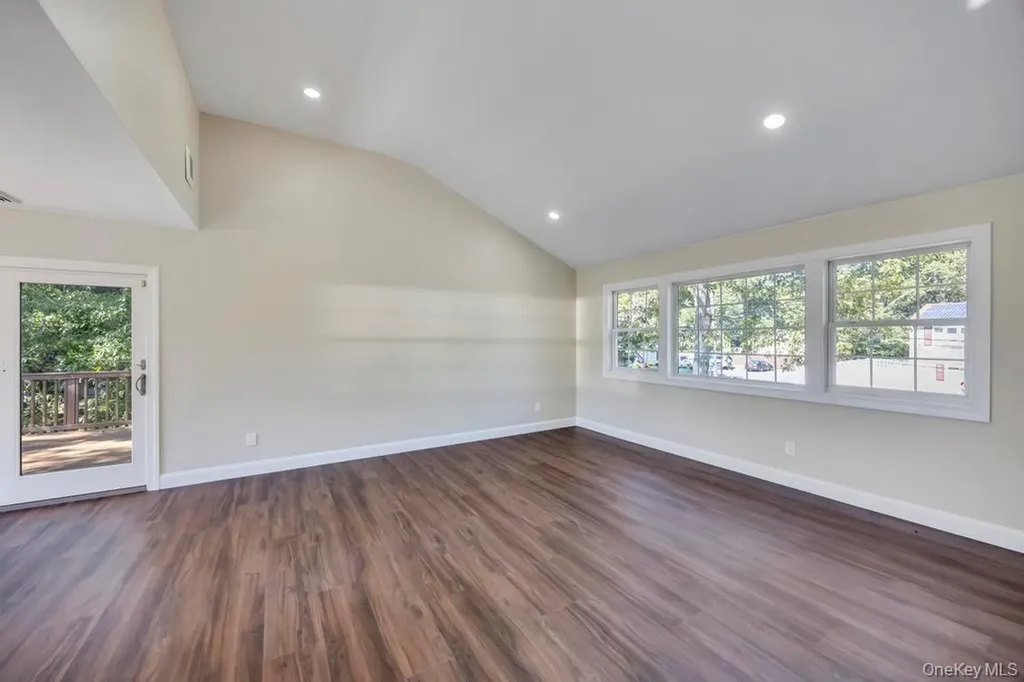 2 Pearl Place Greenlawn NY 11740