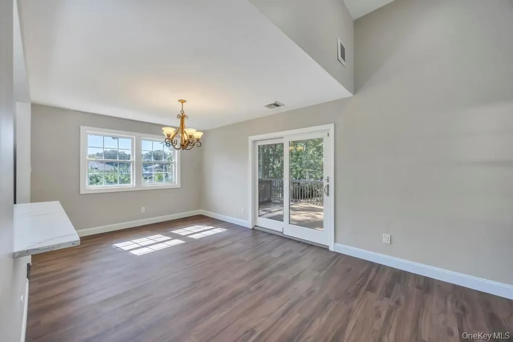 2 Pearl Place Greenlawn NY 11740