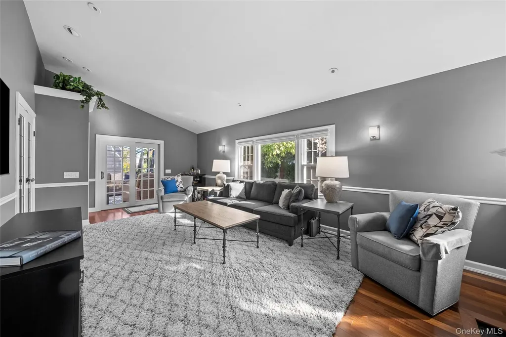 156 Cabot Road Massapequa NY 11758