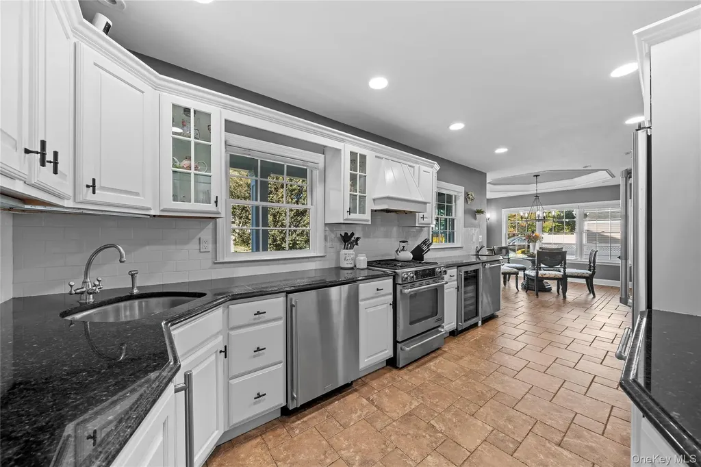 156 Cabot Road Massapequa NY 11758