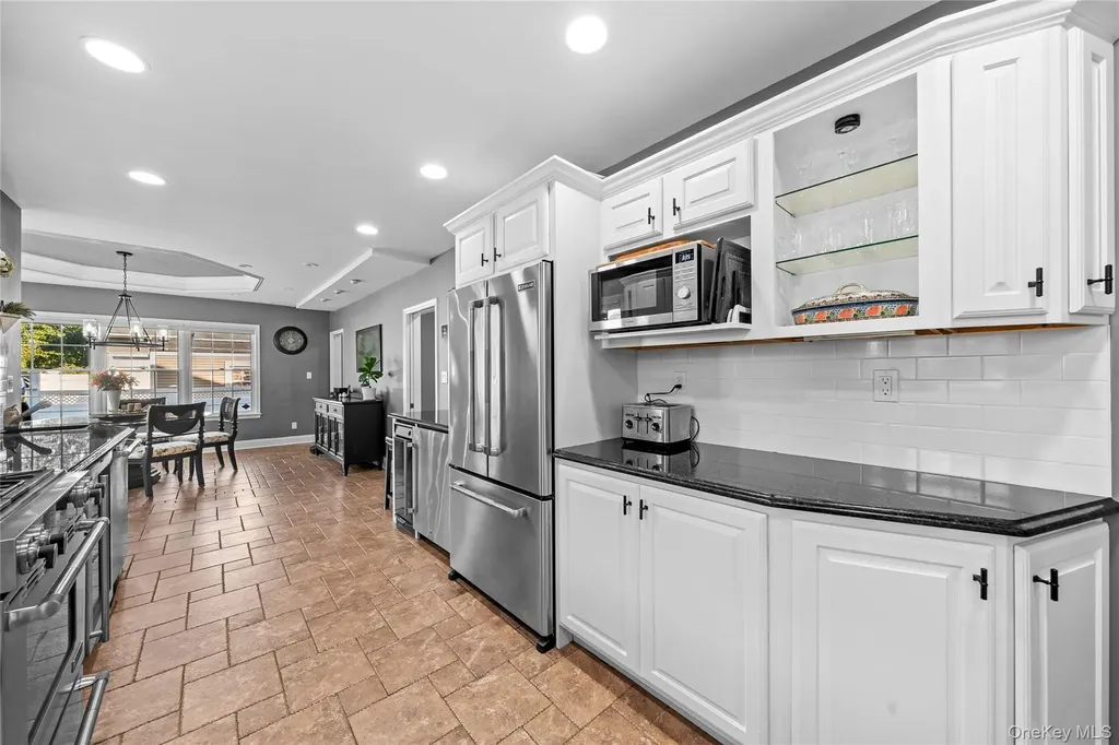 156 Cabot Road Massapequa NY 11758