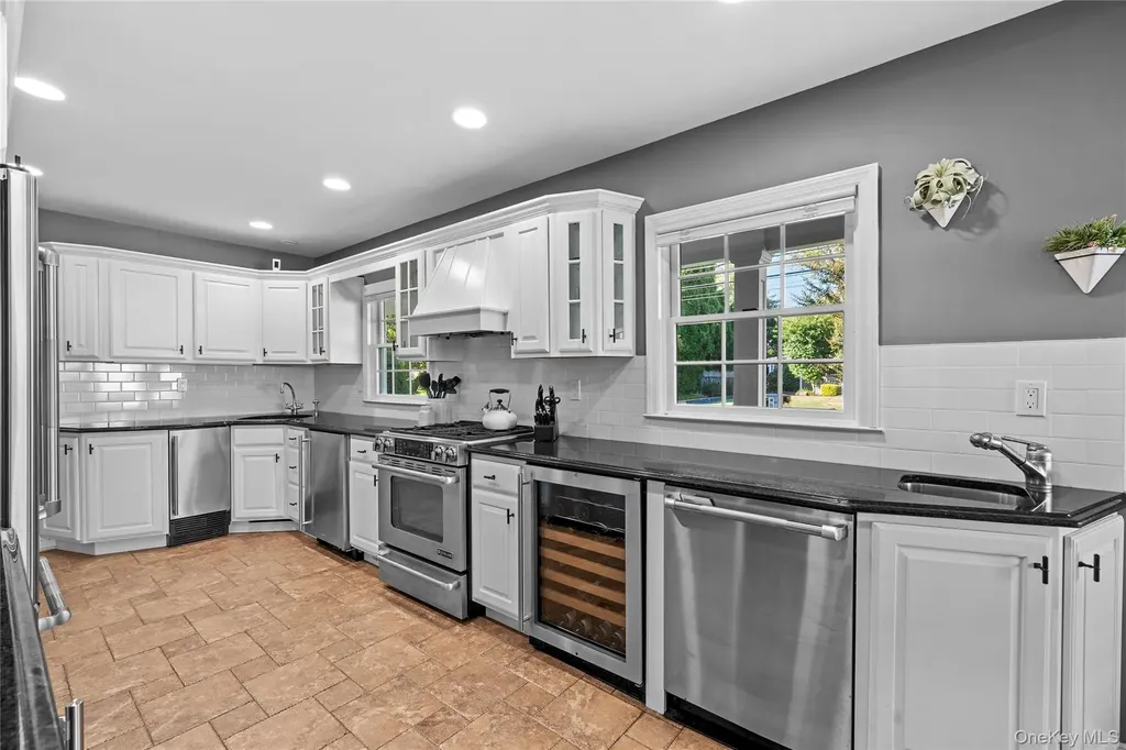 156 Cabot Road Massapequa NY 11758