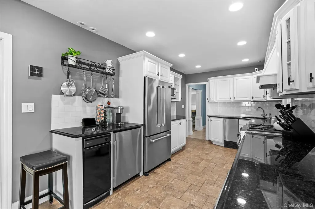 156 Cabot Road Massapequa NY 11758