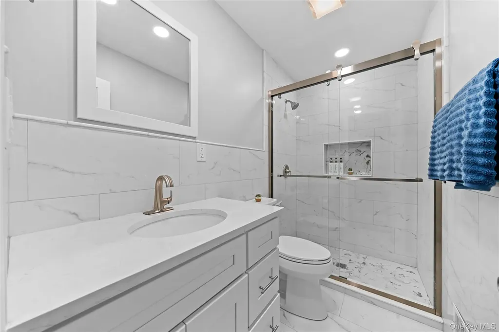 156 Cabot Road Massapequa NY 11758