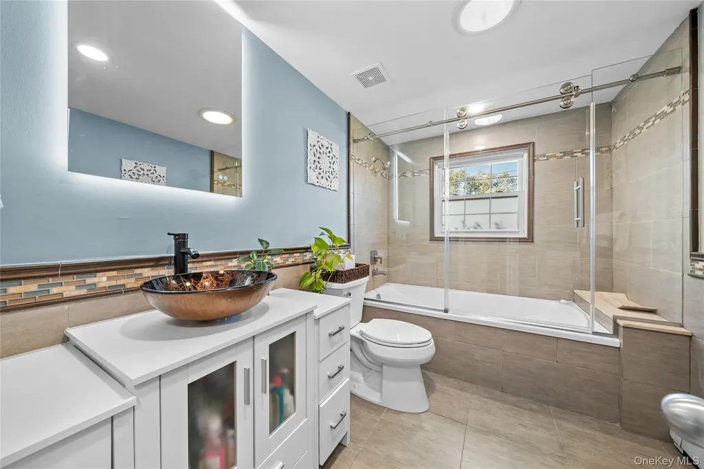 156 Cabot Road Massapequa NY 11758