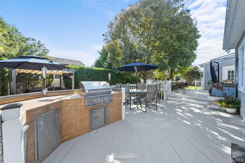156 Cabot Road Massapequa NY 11758