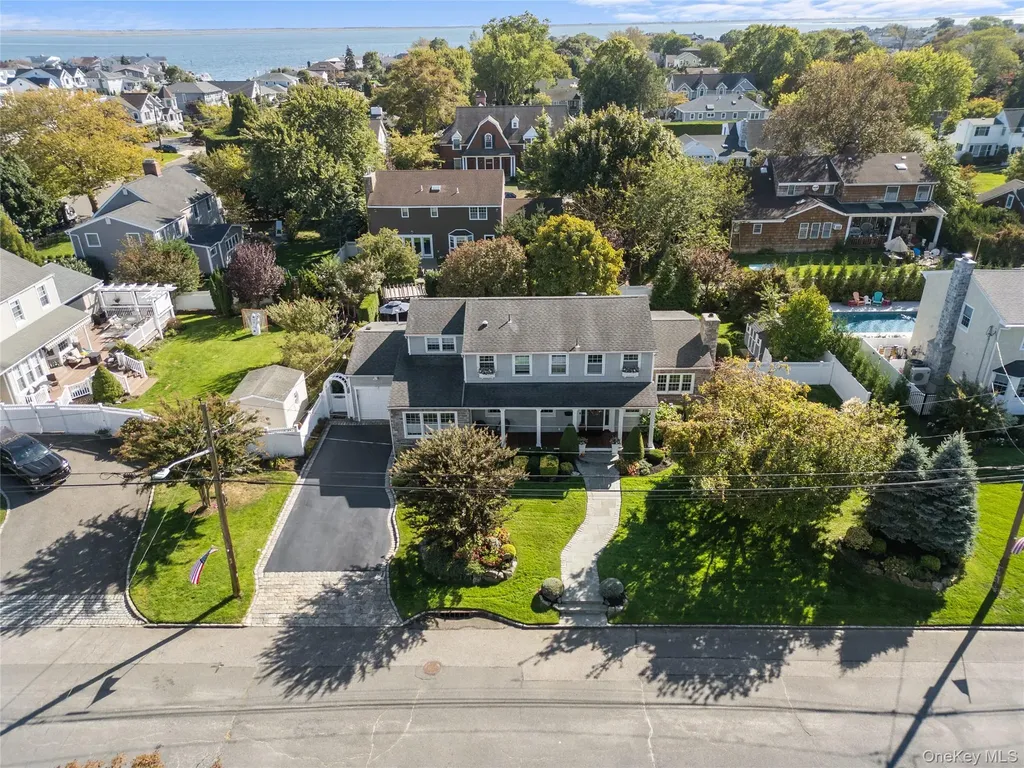 156 Cabot Road Massapequa NY 11758